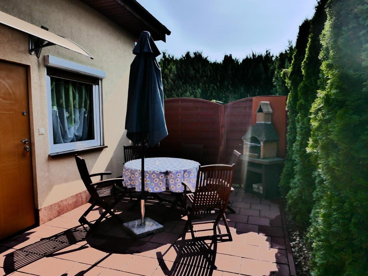 Ferienhaeuser Mit Pool レバル エクステリア 写真